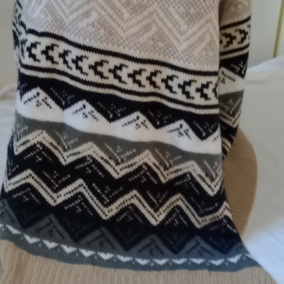 G.H. Bass & Co. Beige Knit Cardigan, Medium - Picture 3 of 8